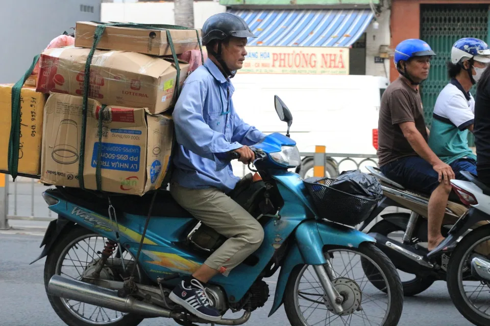 Xe 7 chỗ đời mới, máy lạnh, ghế da